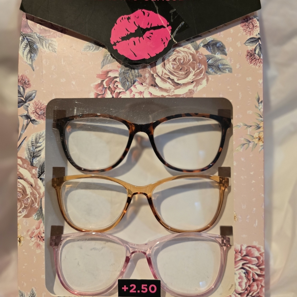 Betsey Johnson Reading Glasses Set - Picture 3 of 4
